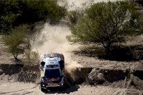 ساينز يحرز المرحلة التاسعة وينتزع الصدارة والعطية خامساً