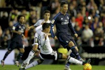 ريال مدريد بـ10 لاعبين يخرج متعادلاً مع فالنسيا في مباراة مثيرة