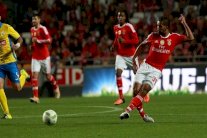 بنفيكا يواصل مطاردة سبورتينغ لشبونة المتصدر