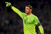 نوير يتوج بجائزة أفضل حارس في العالم للمرة الثالثة على التوالي