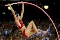 الاميركية سور تحسن الرقم القياسي في مسابقة القفز بالزانة داخل قاعة