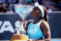 الأميركية ستيفنز تحرز لقب دورة أوكلاند