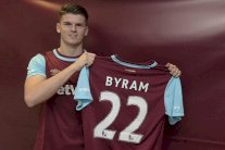 وست هام يضم المدافع بايرم من ليدز لأربع سنوات ونصف