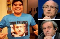 مارادونا يسخر من بلاتر وبلاتيني بإرتدائه قميص 