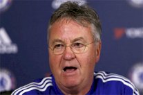 غوس هيدينك مدير تشيلسي: احتمال الاقصاء ما زال واردا