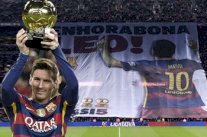 جماهير برشلونة احتفلت مع ميسي بتتويجه بالكرة الذهبية