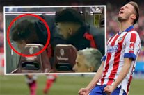 لاعب أتلتيكو مدريد دخل في نوبة بكاء لتسببه بإقصاء فريقه!