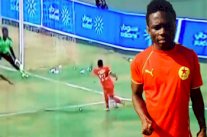 غاني في الملاعب السودانية يسجل هدفاً أسطورياً