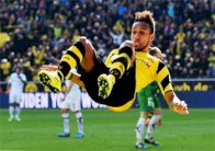 طريقة احتفال النجم الغابوني أوباميانغ تمثل خطر على حياته 