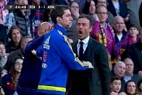 إنريكي ينفجر غضباً في وجه الحكم الرابع بسبب التدخل على ميسي