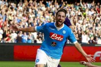 رئيس بايرن ميونيخ يؤكد اهتمام ناديه بضم هيغواين