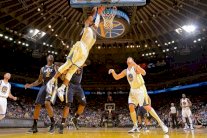 فوز مثير لووريرز وكليفلاند يلقن سبيرز درساً