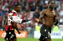 أوباميانغ يثق في قدرة صديقه بالوتيلي على تسجيل 20 هدفاً