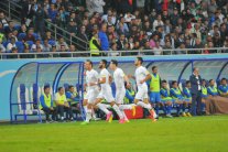 إيران تلحق الخسارة الأولى بأوزبكستان وتتصدر مجموعتها