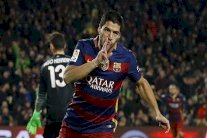 برشلونة يبدأ خطوات تجديد عقد سواريز ومساواته مع نيمار