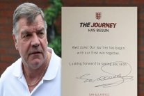 الاتحاد الإنكليزي يتراجع عن توزيع قمصان تحمل عبارة لألاردايس