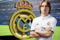 ريال مدريد يفتقد نجم خط وسطه مودريتش لأربعة أسابيع