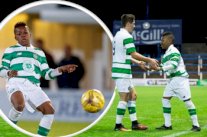 طفل يخطف الأنظار بمشاركته في مباراة رسمية لفريق للشباب