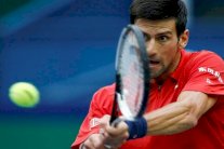 ديوكوفيتش بصعوبة إلى نصف نهائي دورة شنغهاي ليقابل باوتيستا