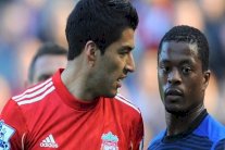 إيفرا يتجاهل خلافه مع سواريز ويهنئه بجائزة الحذاء الذهبي