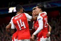 فينغر يحذر لاعبيه من الافراط بالثقة بعد سداسية