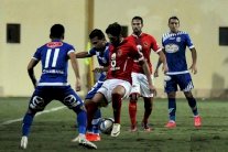 الأهلي يتخطى أسوان بثنائية وينفرد بصدارة الدوري المصري