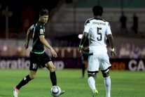 مازيمبي يعقد مهمة مولودية بجاية بعد إجباره على التعادل