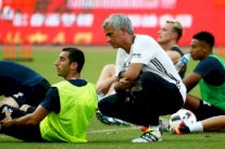 الاتحاد الأرميني يستغرب عدم اعتماد مورينيو على مخيتاريان