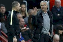 مساعد مورينيو يسخر من الحكم بسبب طرد هيريرا