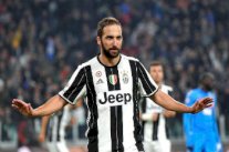 يوفنتوس يحسم قمة الكالتشيو وفوز ثلاثي الصدارة في إنكلترا