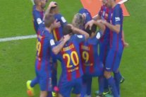 من ألقى زجاجة المياه على لاعبي برشلونة يقدم اعتذاره رسمياً