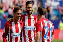 ثلاثي أتلتيكو مدريد يطارد 