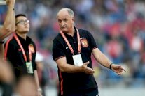 غوانغجو يطمئن سكولاري بتمديد عقده