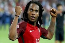 ريناتو سانشيز يتوج بجائزة 