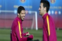 سواريز وبوسكيتس الأكثر حضورًا في مباريات برشلونة هذا الموسم