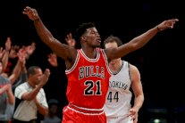 فوز ثالث على التوالي لشيكاغو بولز وهوكس وكليبرز