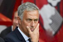 مورينيو يضع 8 لاعبين في 