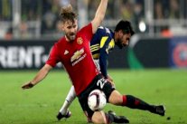 تصريحات مورينيو تدفع ظهير مانشستر يونايتد لطلب الرحيل!