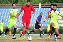 الجزيرة يوقع الوثبة المتصدر بفخ التعادل في الدوري السوري