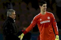 كورتوا يُدافع عن مورينيو... يرفض تحميله الموسم الكارثي!