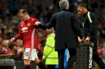 فضيحة روني تُثير غضب مورينيو من الجهاز الفني لإنكلترا