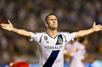 روبي كين يسير على خطى جيرارد ويعلن انفصاله عن لوس أنجلوس