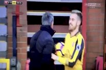 ضحكة رامسي في وجه مورينيو تثير اهتمام جماهير آرسنال