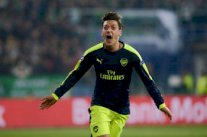 أوزيل يفكر بالعودة لريال مدريد... والرئيس بيريز يرحب الخطوة