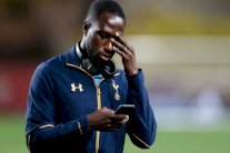 مدرب توتنهام يدعو سيسوكو إلى رفع مستواه لضمان مشاركته