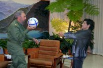 مارادونا: كاسترو رجل عظيم كان بمثابة الأب بالنسبة لي