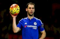 برشلونة لتعزيز