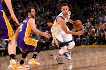 لوف يتعملق وفوز كاسح لغولدن ستايت على ليكرز