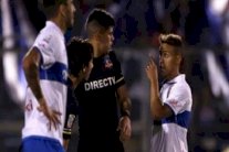 لاعب تشيلي يصف منافسه الأرجنتيني بـ 