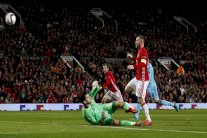 روني يدخل تاريخ مانشستر يونايتد بهدف مشكوك في صحته